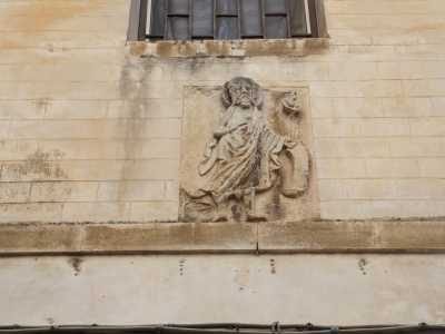 Tra questi la chiesa di San Giacomo, edificata nel XIV secolo, di cui resta un bassorilievo...